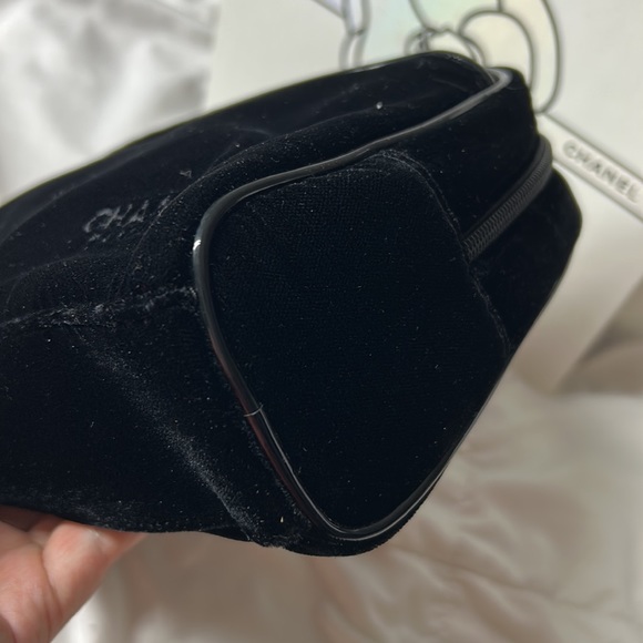🖤CHANEL PARFUMS black velvet clutch or makeup pouch NEW - Picture 9 of 17
